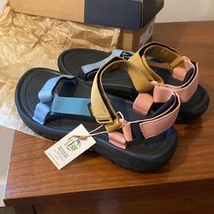 Teva hurricane xlt2 sandals size 8 womens